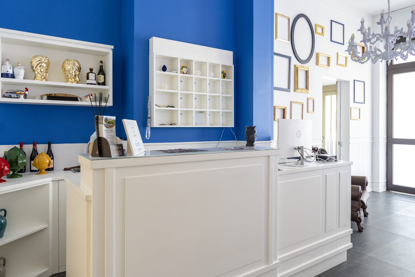 Banco della reception dell'hotel